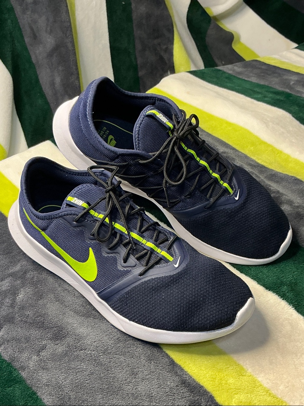 Nike Viale Tech Racer (VTR) Men’s Running Shoes- Size 10.5 (Obsidian/Volt)